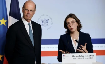 Les ministres de l'Economie Eric Lombard et des Comptes publics Amélie de Montchalin le 16 avril 2025 à Paris ( AFP / Ludovic MARIN )