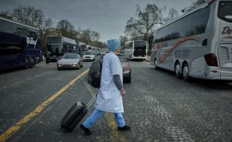 Plusieurs centaines de médecins libéraux s'exilent symboliquement en Belgique