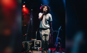 Théâtre des Sables : Tias de retour sur scène le 17 avril, accompagné de 25 artistes