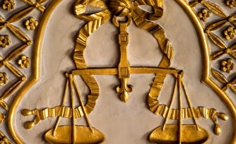Une photo montre une balance symbolisant la justice. Crédit : Philippe HUGUEN / AFP