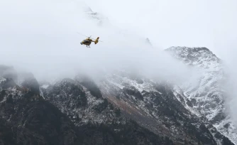 Un hélicoptère des secours italiens dans le Trentin-Haut-Adige (Italie), ce dimanche 2 novembre 2025. - KARL-JOSEF HILDENBRAND / DPA / DPA PICTURE-ALLIANCE VIA AFP