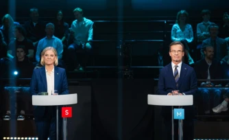 Magdalena Andersson (G) et Ulf Kristersson (D) candidats aux élections législatives de Suède, à Stockholm, le 10 septembre 2026