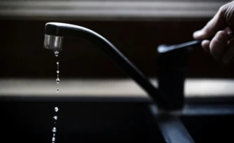 "2,3 millions d'analyses portant sur les rejets de PFAS dans l'eau sont aujourd'hui mises en ligne et rassemblées sur une seule plateforme", indique le ministère de la Transition écologique ( AFP / Lionel BONAVENTURE )