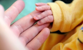 Les pouponnières de l'Aide sociale à l'enfance accueillent des bébés de la naissance à trois ans, placés le plus souvent par la justice car ils sont à risque de danger dans leur famille ( AFP / PHILIPPE HUGUEN )