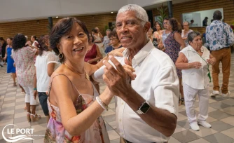 Le Port : il n'y a pas d'âge pour faire la fête, 200 séniors de la ville profitent d'un thé dansant
