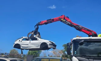 Saint-Denis : la Police Nationale enlève 188 voitures hors d'usage de la voie publique