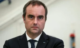 Le Premier ministre Sébastien Lecornu, le 4 septembre 2026, à Vernon dans l'Eure ( AFP / Thomas SAMSON )