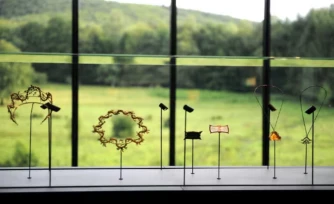Des bijoux exposés au musée Lalique le 23 juin 2011 ( AFP / PATRICK HERTZOG )