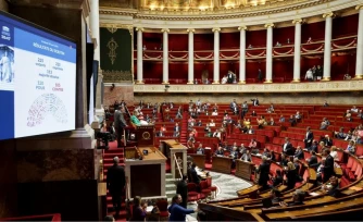 Une vue de l'Assemblée nationale après le vote de la motion de rejet, le 10 avril 2025 à Paris. (LUDOVIC MARIN / AFP)