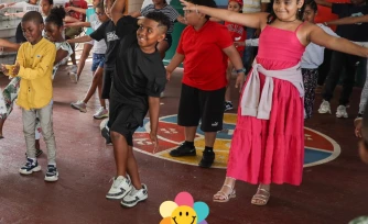 Saint-Denis : des ateliers théâtre forum pour sensibiliser les écoliers à l'usage des écrans