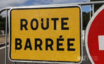 panneeau route barrée