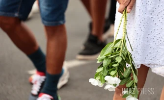 Les Avirons : une marche blanche en hommage aux deux fillettes tuées par leur père 