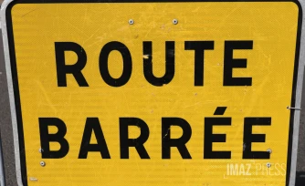 panneau route barrée