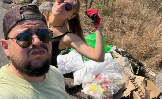 En voyage à La Réunion, "Hugo et Nono" lancent un appel sur leurs réseaux pour nettoyer l'île des déchets