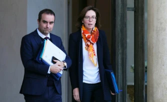 Le Premier ministre Sébastien Lecornu et la ministre des Comptes publics Amélie de Montchalin au palais de l'Elysée le 17 décembre 2025