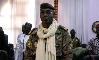 ARCHIVES - Le ministre de la Défense malien Sadio Camara, lors d'une rencontre entre les ministres de la Confédération de l'Alliance des Etats du Sahel (AES) à Ouagadougou, le 15 février 2024. Le ministre a été tué le 25 avril 2026 dans une attaque contre son domicile près de Bamako menée par des groupes armés
