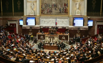 Le Premier ministre Sébastien Lecornu s'adresse aux députés à l'Assemblée nationale, le 14 octobre 2025 à Paris