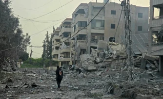 Après un bombardement israélien dans la région de Tyr, dans le sud du Liban, le 4 avril 2026