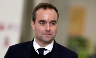 Le Premier ministre Sebastien Lecornu lors d'un déplacement à Rosny-sur-Bois, France, le 23 janvier 2026