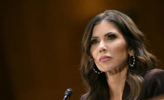 La ministre américaine à la Sécurité intérieure, Kristi Noem, lors d'une audition devant une commission du Sénat au Capitole, le 3 mars 2026 à Washington