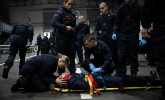 Des pompiers en formation dans la caserne de Valenton (Val-de-Marne), le 8 novembre 2023