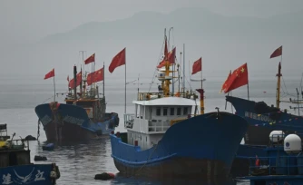 Des bateaux de pêche chinois à Tailu, face aux îles Matsu de Taïwan, le 25 mai 2024
