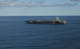 Le USS Gerald R. Ford, le plus grand porte-avions du monde, aperçu en mer du Nord lors de l'exercice Neptune Strike 2025 de l'OTAN le 24 septembre 2025 en mer du Nord