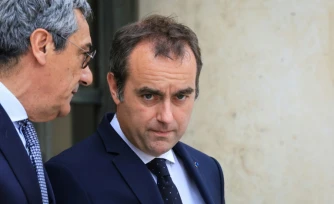Le ministre du Commerce, Serge Papin et le Premier ministre, SĂ©bastien Lecornu, au palais de l'ĂlysĂ©e Ă Paris le 20 mai 2026