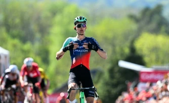 Le prodige français Paul Seixas vainqueur de la Flèche wallonne, le 22 avril 2026 à Huy (Belgique)