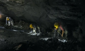 Des mineurs dans une mine d'or à La Llanada, en Colombie, le 20 octobre 2015
