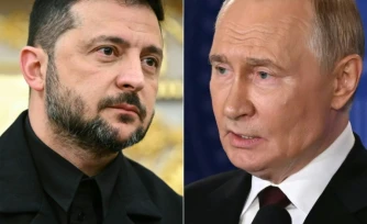Volodymyr Zelensky (g) à Washington, le 18 août 2025, et Vladimir Poutin à Anchorage, en Alsaka, le 15 août 2025