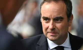 Le Premier ministre français, Sébastien Lecornu, arrive à Mérignac, en périphérie de Bordeaux, en Gironde, le 17 août 2026
