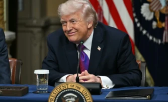 Le président américain Donald Trump pendant une table ronde à Washington, aux Etats-Unis, le 4 mars 2026