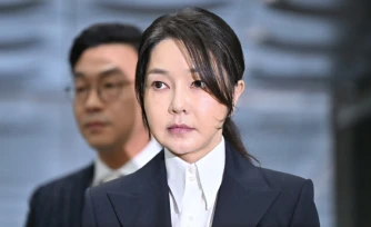 L'ancienne première dame de Corée du Sud, Kim Keon Hee, arrive au tribunal central de Séoul, le 12 août 2025