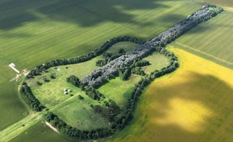 Vue aérienne de l'Estancia La Guitarra (la Ferme de la guitare), entourée de champs de maïs, prÚs de General Levalle, dans le sud de la province de Cordoba, en Argentine, le 30 mars 2026