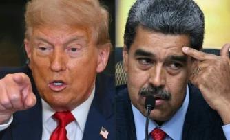 Cette combinaison d'images créée le 7 août 2025 montre le président américain Donald Trump (g.) à Washington, le 9 juillet 2025, et le président vénézuélien Nicolas Maduro à Caracas, le 31 juillet 2024