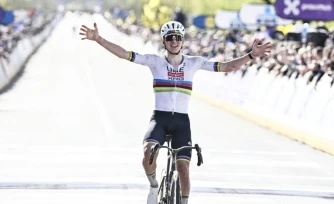 Le SlovĂšne Tadej Pogacar, vainqueur de son troisiĂšmeTour des Flandres, le 5 avril 2026 Ă Audenarde
