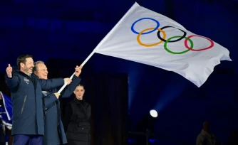 Les présidents des régions Auvergne-RhÎne-Alpes, Fabrice Pannekoucke (g) et
Provence-Alpes-CĂŽte dâAzur, Renaud Muselier, hĂŽtes des Jeux d'hiver 2030, lors de la cĂ©rĂ©monie de clĂŽture de JO de Milan Cortina, le 23 fĂ©vrier 2026 Ă VĂ©rone