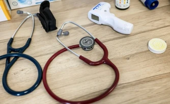 Les objectifs varient en fonction des syndicats, qui réclament entre "30 euros la consultation de base" des généralistes pour le modéré MG France, et 50 euros pour d'autres syndicats comme l'UFML