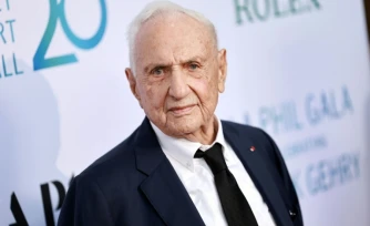 L'architecte américano-canadien Frank Gehry alors d'un concert de l'Orchestre philharmonique de Los Angeles, en son honneur au Walt Disney Concert Hall, le 5 octobre 2023 à Los Angeles, en Californie