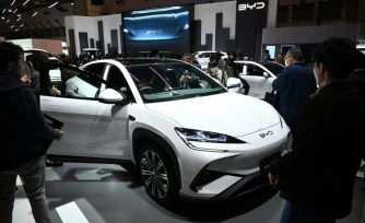 Une BYD Seal, berline électrique sportive chinoise, lors du Salon de la mobilité au Japon, à Tokyo, le 31 octobre 2025