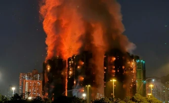 Le complexe résidentiel Wang Fuk Court ravagé par un incendie, le 26 novembre 2025 à Hong Kong