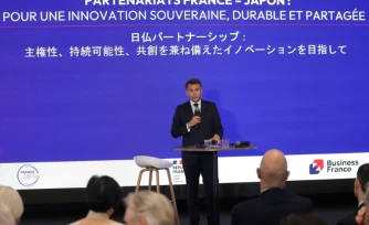 Le président français Emmanuel Macron s'exprime à la Tokyo Innovation Base (TIB) à Tokyo, le 1er avril 2026
