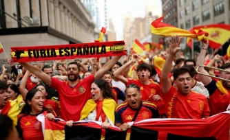 Des supporters espagnols au Madison Square Garden de New York samedi 18 juillet, veille de la finale du Mondial contre l'Argentine.