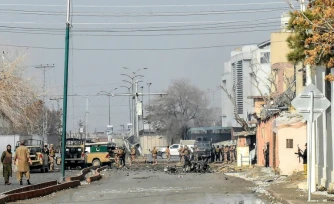 Des membres des forces de sécurité pakistanaises sur les lieux d'une des attaques imputées à des séparatistes, le 31 janvier 2026 à Quetta, dans la province pakistanaise du Baloutchistan 