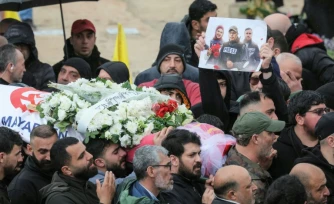 Les funérailles des trois journalistes libanais, le 29 mars 2026 dans la banlieue sud de Beyrouth, tués la veille dans une frappe israélienne sur le sud du Liban