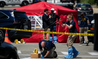 Des enquĂȘteurs du FBI sur les lieux oĂč un homme a Ă©tĂ© tuĂ© par un agent de l'ICE Ă Biddeford, le 13 juillet 2026 dans le Maine