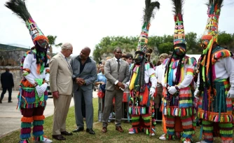 Le roi Charles III avec des danseurs de gombey aux Bermudes, le1er mai 2026