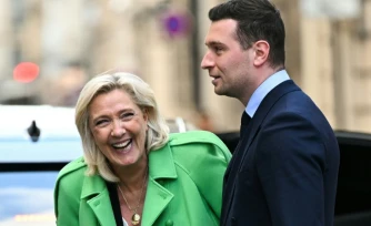 La présidente du groupe RN à l'Assemblée nationale Marine Le Pen et le président du parti Jordan Bardella, à Paris le 11 mars 2026