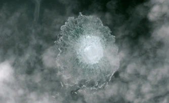Cette photo, diffusée le 29 septembre 2022, montre une fuite de gaz provenant du gazoduc Nord Stream 2, dans la zone économique exclusive suédoise de la mer Baltique